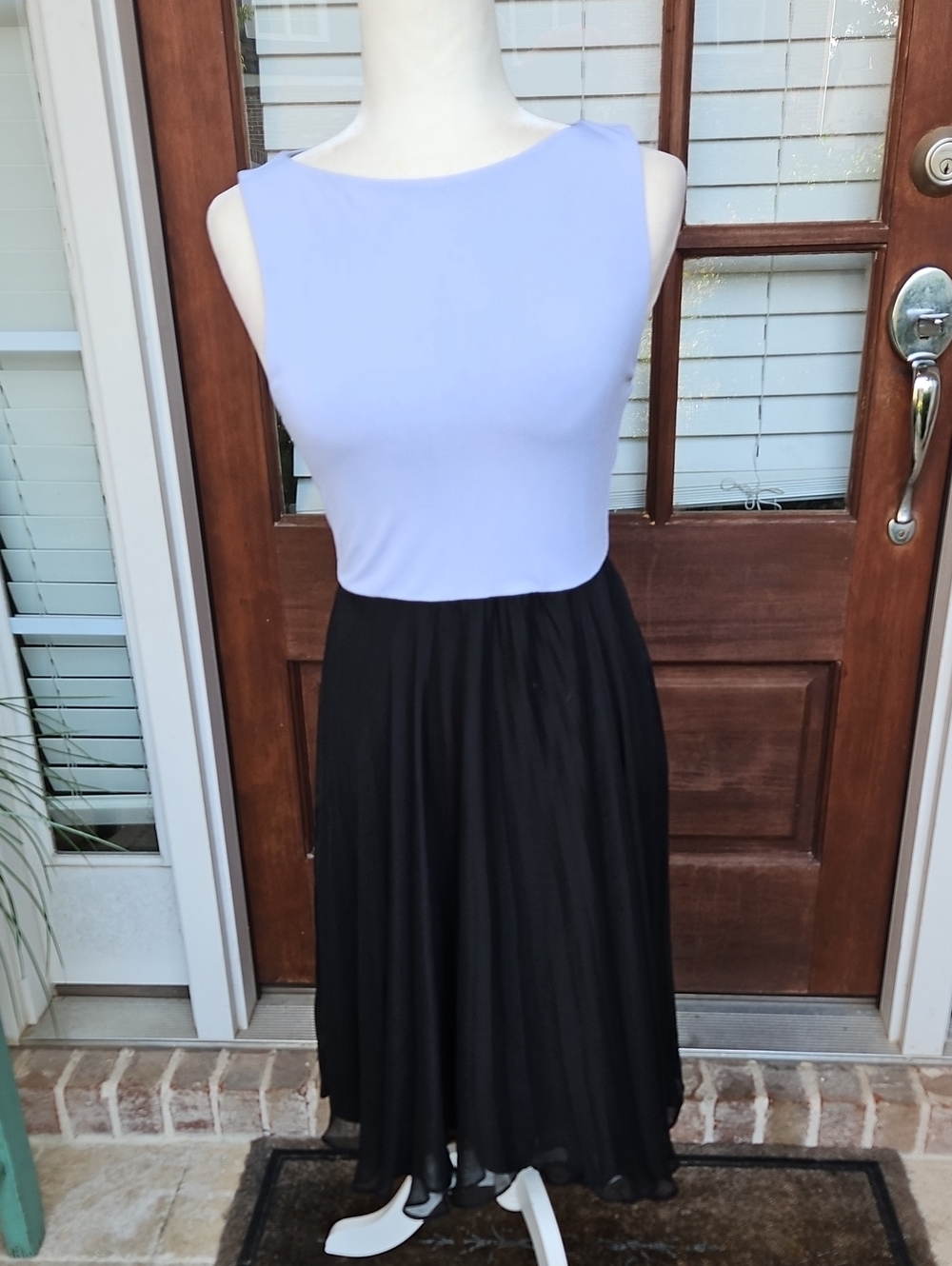 Alice+ Olivia Sleeveless Lilac Bodice with Black Midi Pleated Women's Dress
